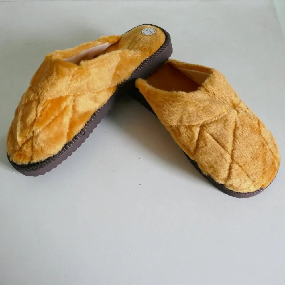 NWOT tawny/ brown faux fur house slippers unisex size M/L